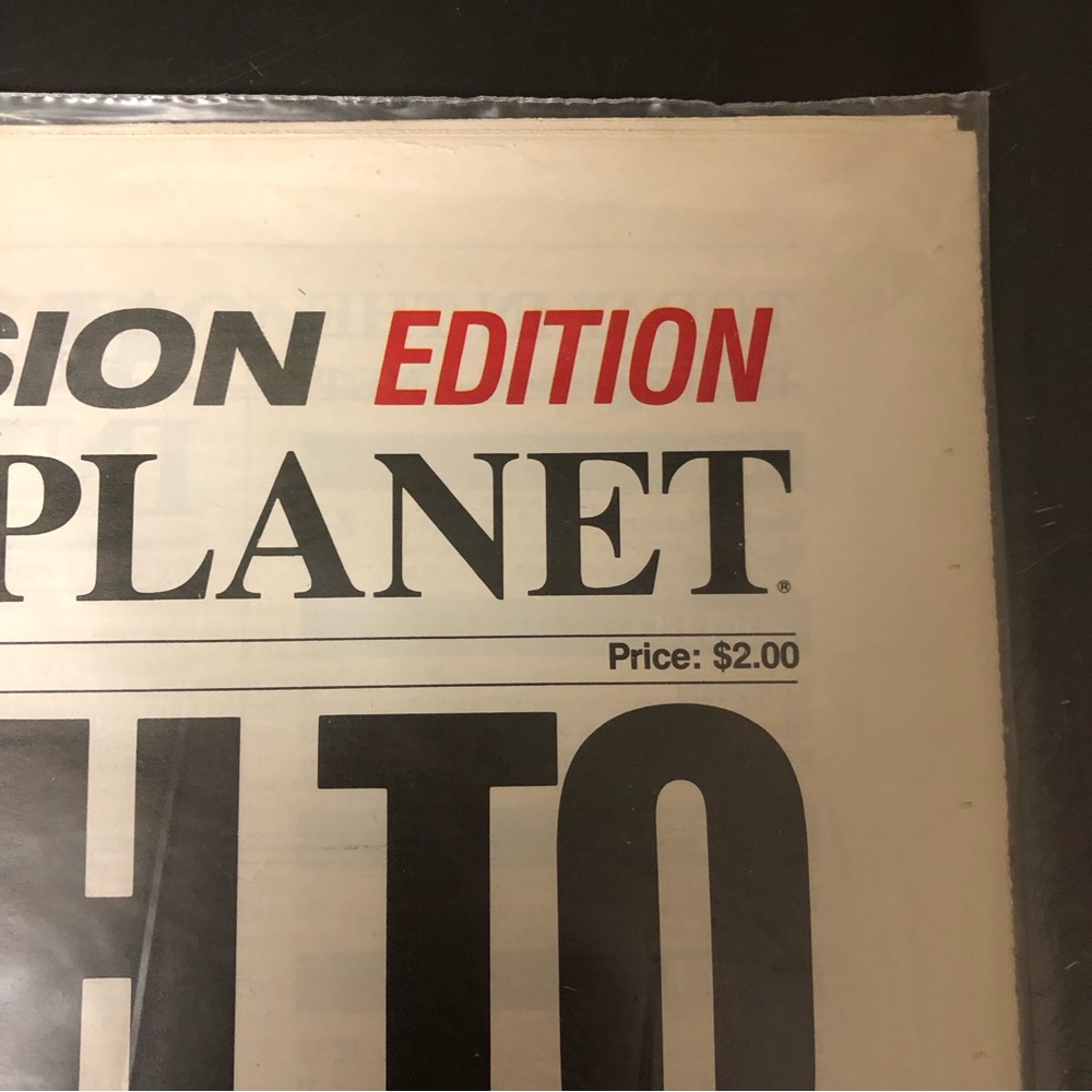 DAILY PLANET EARTH TO INVADERS: DROP DEAD NEWSPAPER DC COMICS FACTORY SEAL 1988 - Picture 3 of 11
